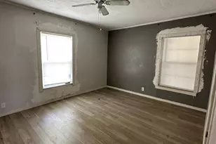 205 Hallvale Dr, White Settlement, TX 76108 - Photo 4