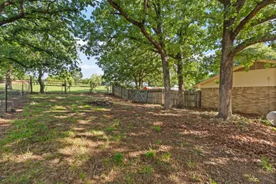 2005 Meadow Drive, Crowley, TX 76036 - Photo 34
