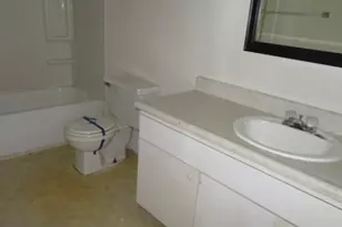 109 W Mountain Creek Dr, Grand Prairie, TX 75052 - Photo 12