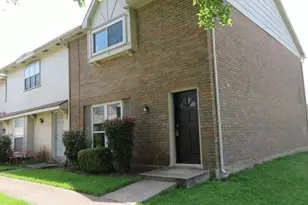 109 W Mountain Creek Dr, Grand Prairie, TX 75052 - Photo 2
