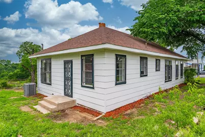 2124 21st Street, Fort Worth, TX 76164 - Photo 4