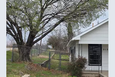 2124 21st Street, Fort Worth, TX 76164 - Photo 2