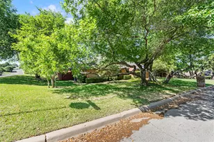 9925 Sandalwood Dr, Woodway, TX 76712 - Photo 4