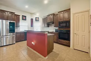 5836 Summerwood Dr, Grand Prairie, TX 75052 - Photo 10