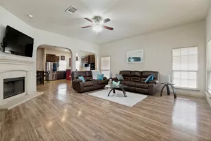 5836 Summerwood Dr, Grand Prairie, TX 75052 - Photo 4