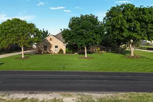 5541 Virginia Dr, Justin, TX 76247 - Photo 2