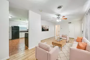 1905 S Cooper St, Arlington, TX 76010 - Photo 4