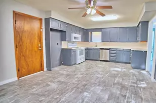 933 N Main St, Muenster, TX 76252 - Photo 6