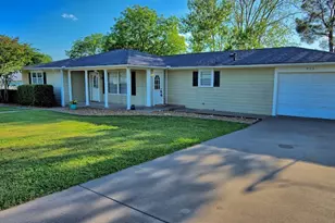 933 N Main St, Muenster, TX 76252 - Photo 1
