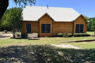 305 Twin Lakes Dr, Waxahachie, TX 75165 - Photo 2