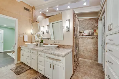 435 W Northgate Drive, Irving, TX 75062 - Photo 14