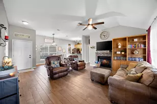 3928 Country Meadows Cir, Granbury, TX 76049 - Photo 4