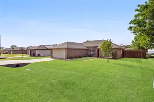 3928 Country Meadows Cir, Granbury, TX 76049 - Photo 2