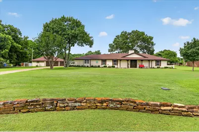105 Elm Drive, Oak Leaf, TX 75154 - Photo 2