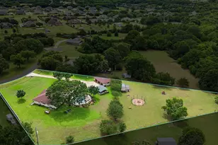105 Elm Dr, Oak Leaf, TX 75154 - Photo 4
