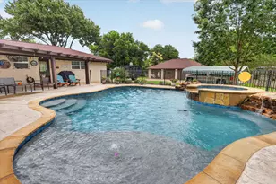 105 Elm Dr, Oak Leaf, TX 75154 - Photo 6