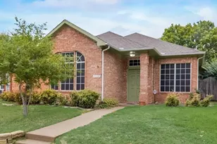 10104 Burgundy Dr, Frisco, TX 75035 - Photo 2