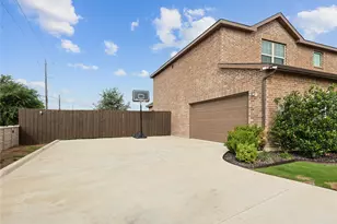 1556 Woodlake Dr, Waxahachie, TX 75165 - Photo 2