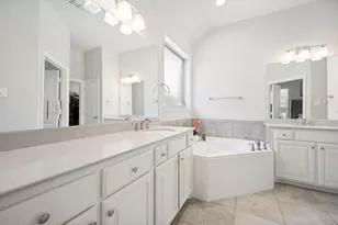 1014 W Villas Ct, Lewisville, TX 75067 - Photo 8