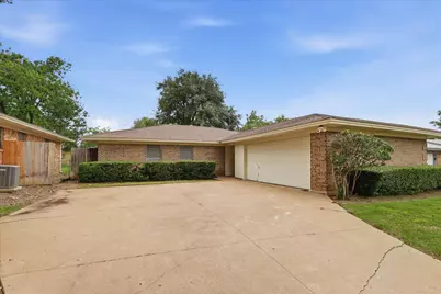 7208 Misty Meadow Drive S, Fort Worth, TX 76133 - Photo 2