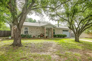 517 Post Oak Ln, Burleson, TX 76028 - Photo 2