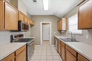 115 Loda Ct, Grand Prairie, TX 75050 - Photo 12