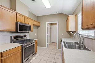 115 Loda Ct, Grand Prairie, TX 75050 - Photo 14
