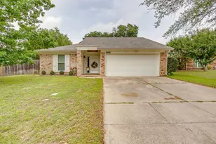2135 Reverchon Dr, Arlington, TX 76017 - Photo 1