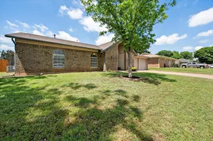 212 S Heights Dr, Crowley, TX 76036 - Photo 4