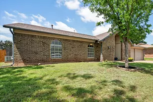 212 S Heights Dr, Crowley, TX 76036 - Photo 4