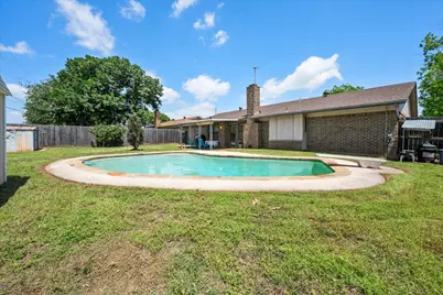 212 S Heights Drive, Crowley, TX 76036 - Photo 28