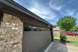 2109 S Winding Creek Dr, Grapevine, TX 76051 - Photo 2