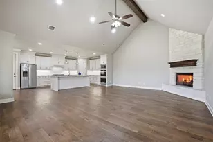4918 Centre Ct, Granbury, TX 76049 - Photo 4