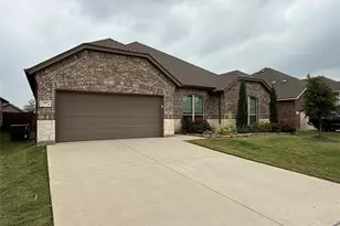 137 Constitution Dr, Joshua, TX 76058 - Photo 4