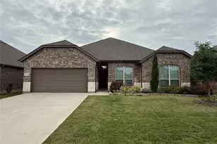 137 Constitution Dr, Joshua, TX 76058 - Photo 2