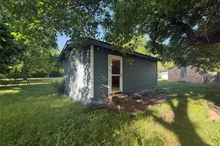 117 Bowie St, Clyde, TX 79510 - Photo 2