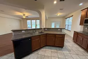 305 Moonlight Dr, Euless, TX 76039 - Photo 12