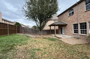 305 Moonlight Dr, Euless, TX 76039 - Photo 2
