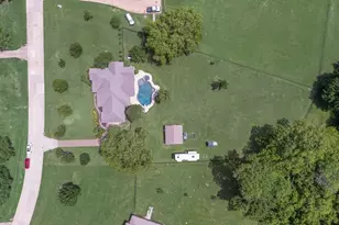 841 S Clinton Ln, Midlothian, TX 76065 - Photo 2