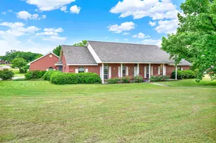 2735 Bent Oaks Dr, Burleson, TX 76028 - Photo 1