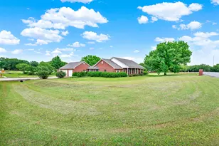 2735 Bent Oaks Dr, Burleson, TX 76028 - Photo 2
