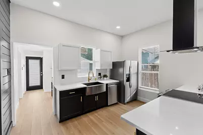 712 W 8th Street, Dallas, TX 75208 - Photo 4