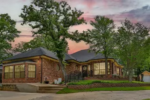 205 Kiowa Dr E, Gainesville, TX 76240 - Photo 2