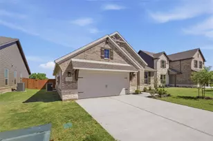 1233 Sabine River Ln, Springtown, TX 76082 - Photo 4