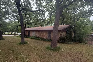 703 W Sherman St, Chico, TX 76431 - Photo 6