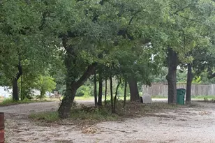 703 W Sherman St, Chico, TX 76431 - Photo 10