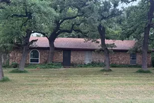 703 W Sherman St, Chico, TX 76431 - Photo 2