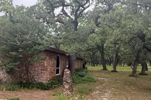 703 W Sherman St, Chico, TX 76431 - Photo 8