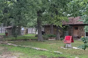 703 W Sherman St, Chico, TX 76431 - Photo 16