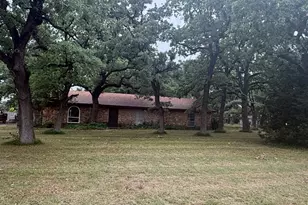 703 W Sherman St, Chico, TX 76431 - Photo 1